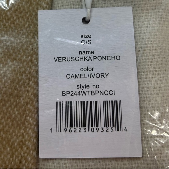 Walter Baker Reversible Tan and Cream Fringe Poncho NIP - Picture 5 of 5